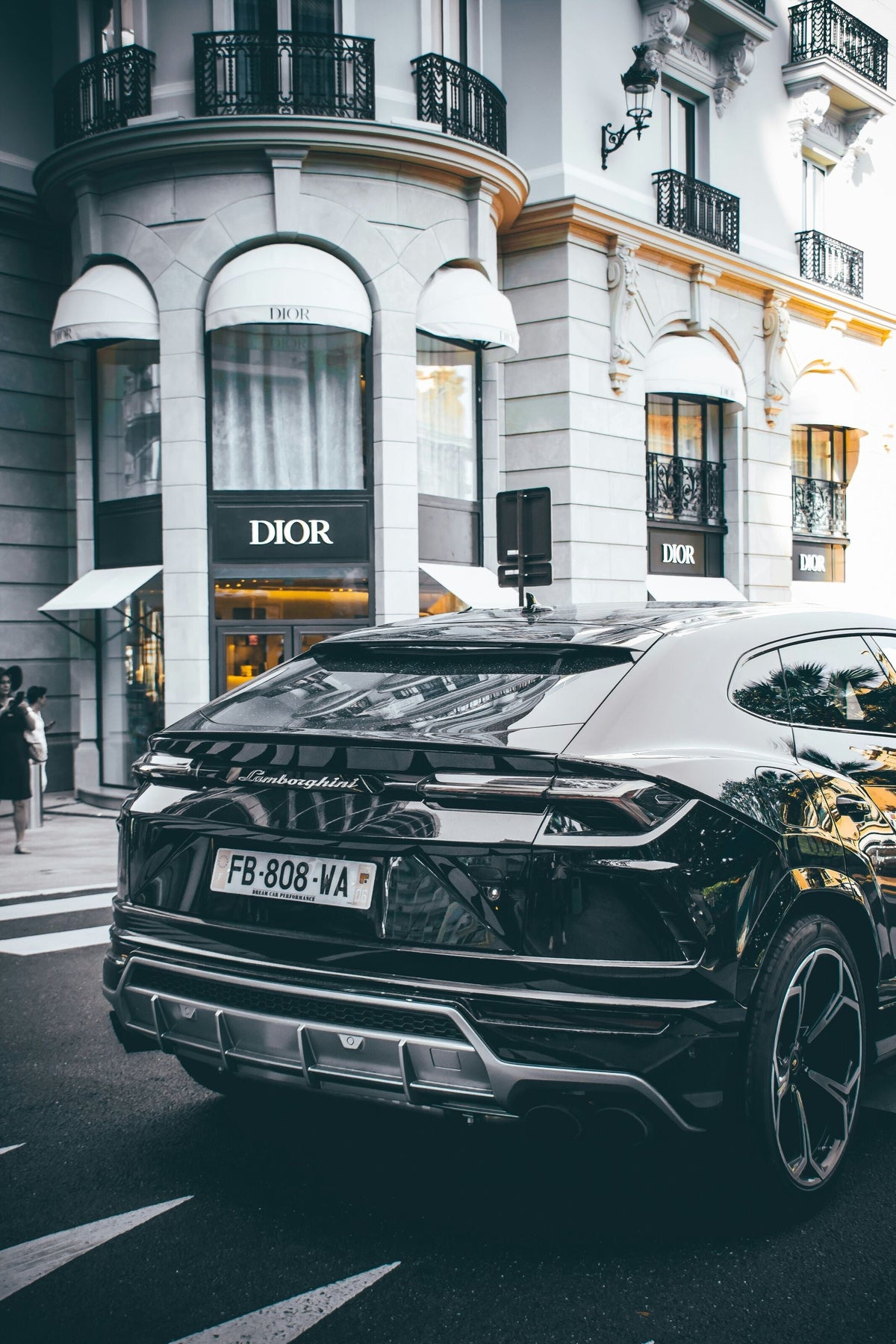 The best Italian Jewelry Brand shops and luxury Cars.